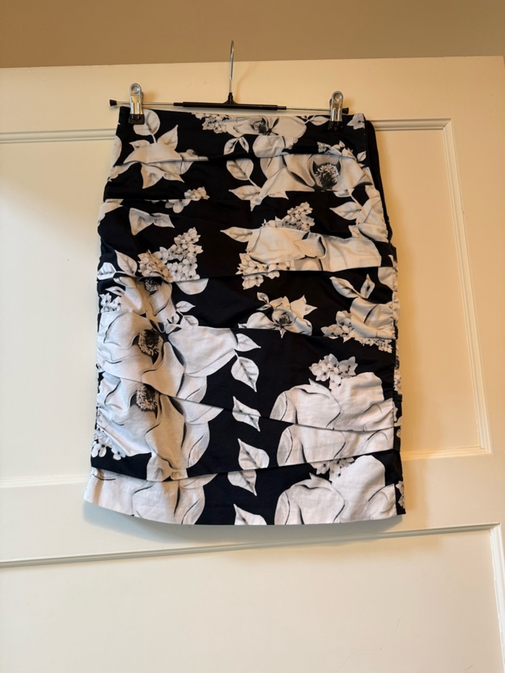 White House Black Market Black and White Floral Pencil Skirt